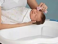小萌希奥丨新生宝宝的洗澡方法与注意事项